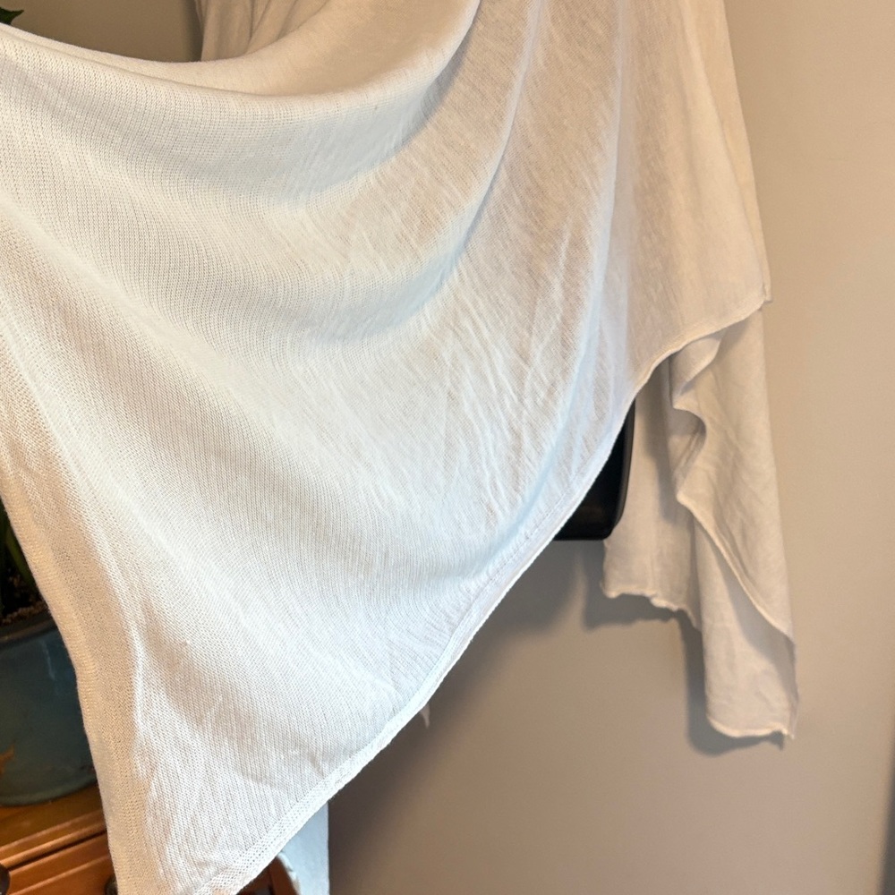 Chic Cream Women's Poncho - Picture 4 of 5